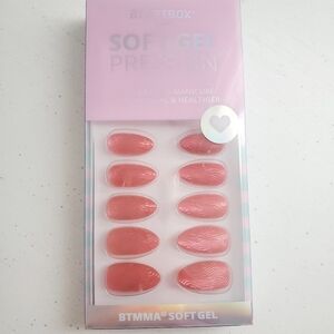 BTArtbox Soft Gel Press-On Nails Short 3D Cat Eye Almond  NEW